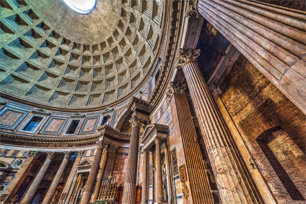 Das Pantheon mit Kolonnade unter der Pantheonkuppel, Rom