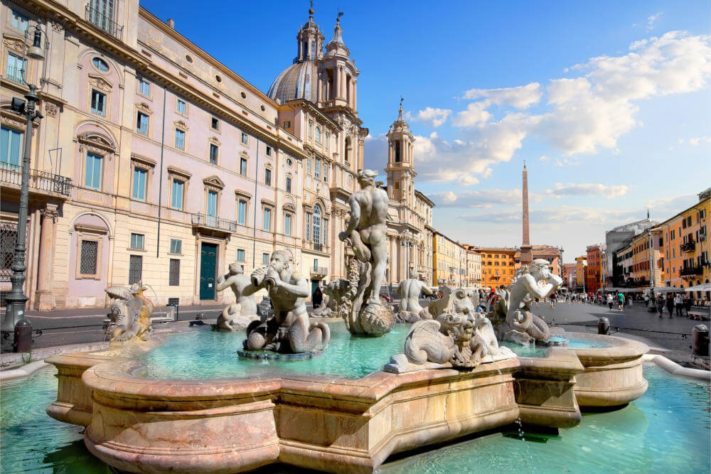 Piazza Navona in Rom, Italien, mit dem markanten Vierströmebrunnen.