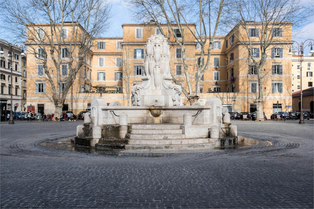 Piazza Testaccio in Rom, Italien, mit dem Fontana delle Anfore mittig.